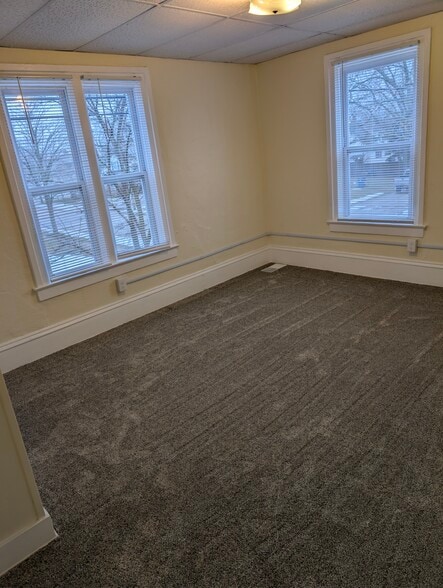 large bedroom - 110 N Albee St