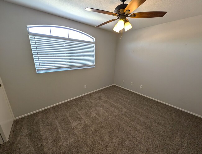 Building Photo - 3 Bedroom Home in the Clemente Ranch Commu...