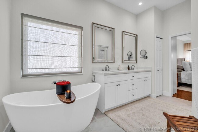 Building Photo - 10852 La Salinas Cir