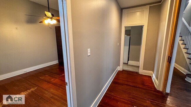 Building Photo - SPACIOUS 5Bed/3Bath just around the corner from Maple Street action! Text (727) 459-4141!