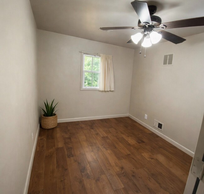 Building Photo - 107 Cheyenne Blvd