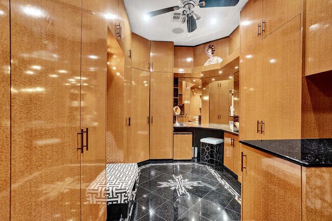 Building Photo - 600 Circle Dr