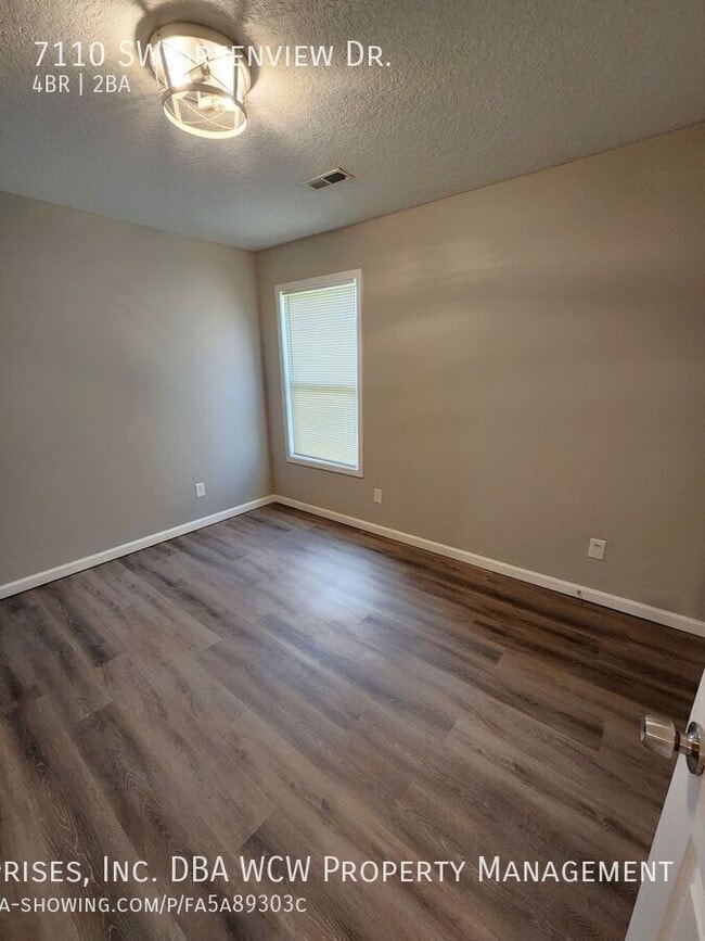 Building Photo - 7110 SW Greenview Dr