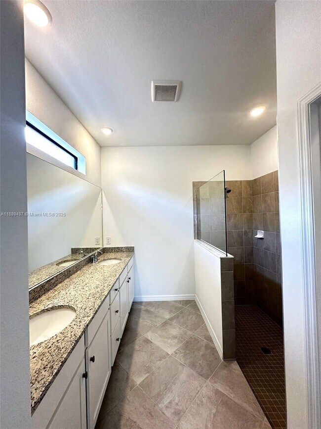 Building Photo - 15004 Palamos Cir