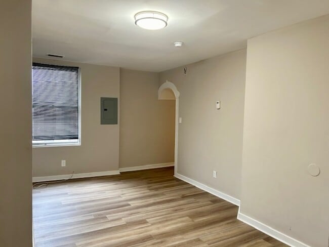 Building Photo - 2207 Callow Ave