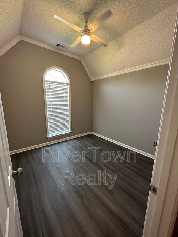 Building Photo - 751 N Sanga Rd