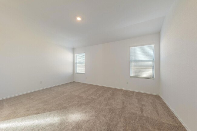 Building Photo - 602 Waterway Ave