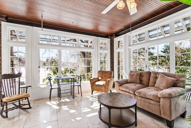 Building Photo - 115 Aspen Ave