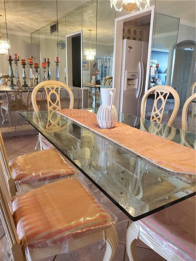 Building Photo - 3725 S Ocean Dr