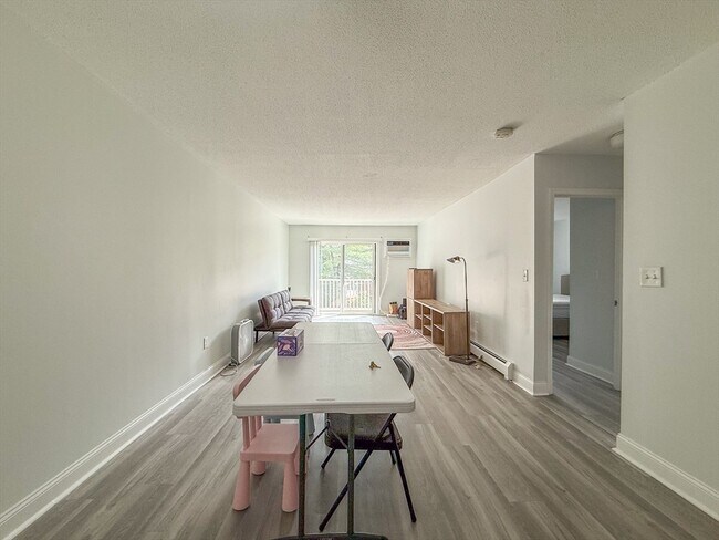 Building Photo - 28 Kenmar Dr
