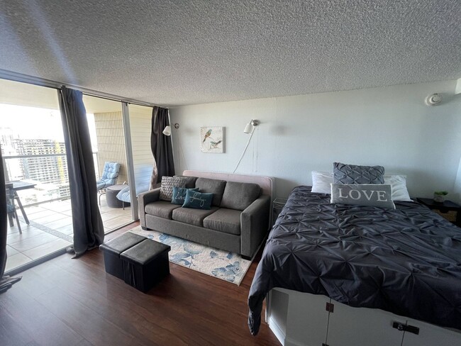 Building Photo - Fully Furnished Studio with Great Views in...