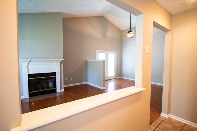 Building Photo - Knoxville 37922 - 3 bedroom, 2 bath with fenced-in yard - Call Susan Niedergeses (865) 300-4722