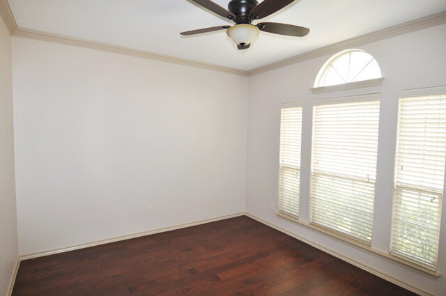 Building Photo - "Lovely 3-Bedroom, 2-Bath Home with Gourmet Kitchen & Community Amenities!"