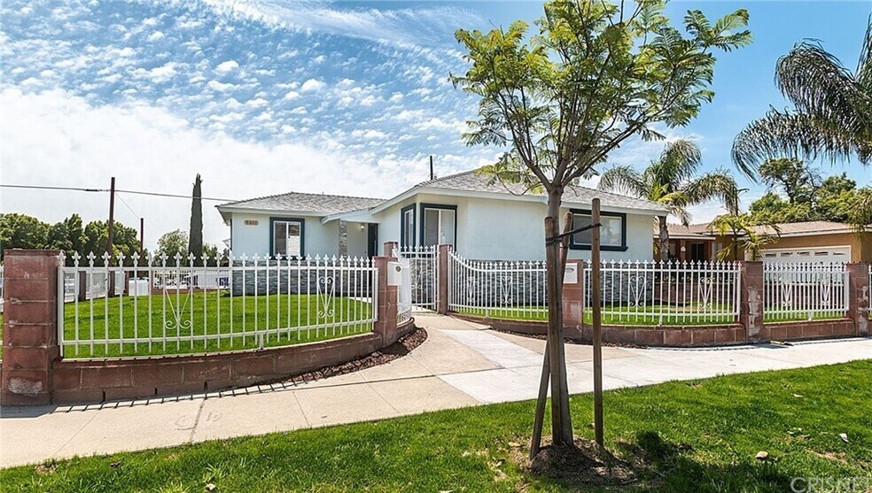 Building Photo - 9011 Vena Ave