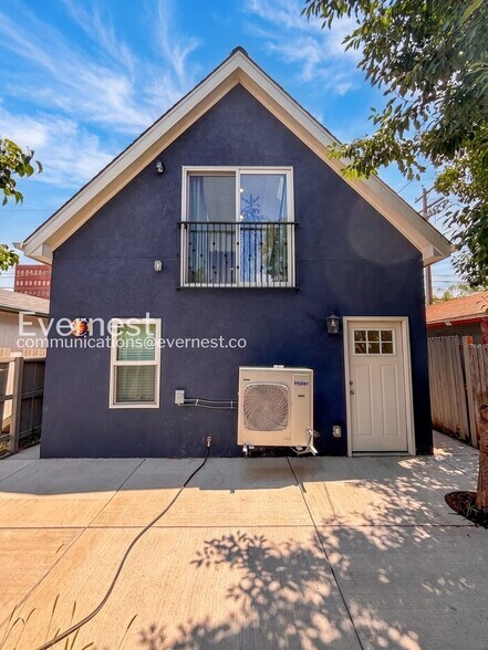 Building Photo - 1336 1/2 Kalamath Street