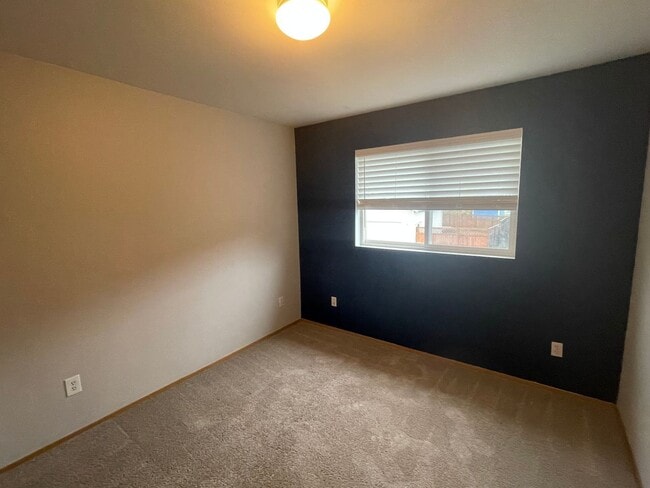 Building Photo - Lovely 3 Bedroom Coupeville Home! Huge Back Yard