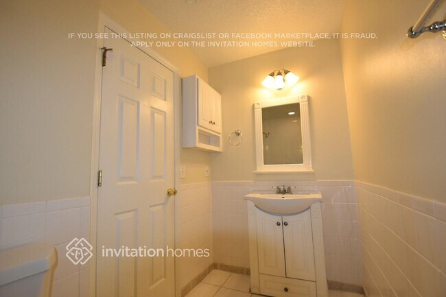 Building Photo - 15803 Oak Glen Way