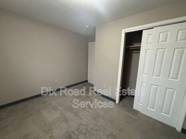 Building Photo - 430 Bellbrook Ave