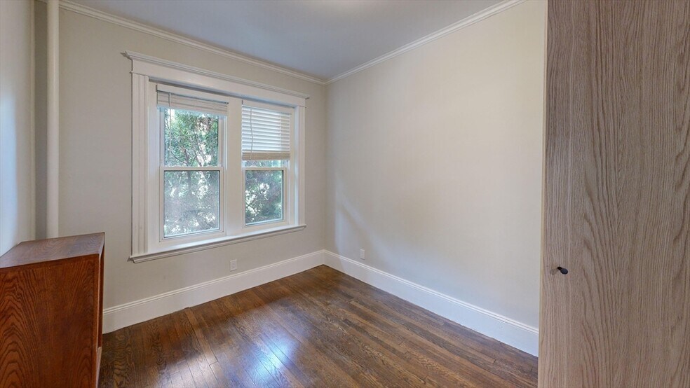 Building Photo - 6 Radcliffe Rd