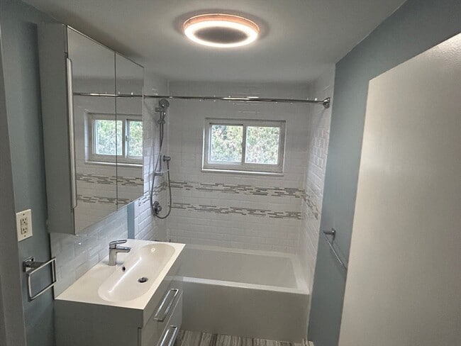 Building Photo - 37 Will Dr