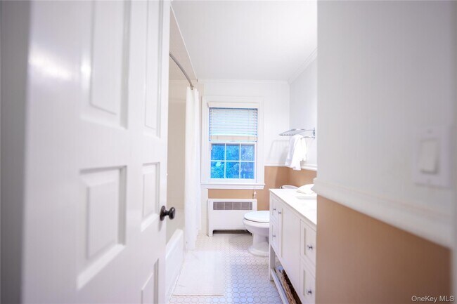 Building Photo - 10 Hidden Pond