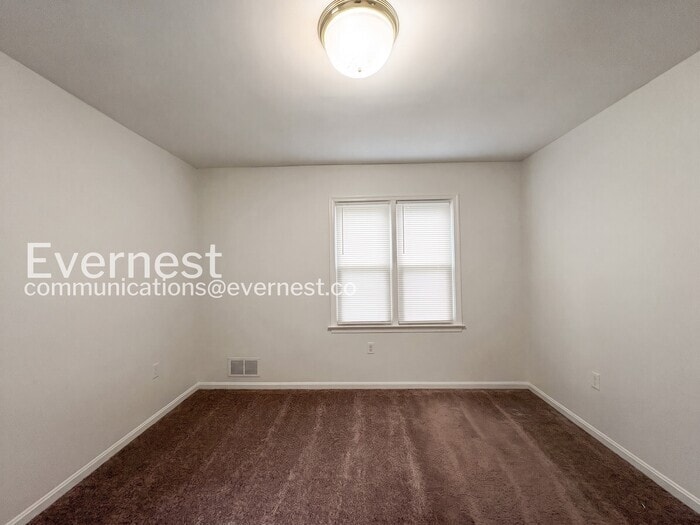Building Photo - 5427 Varnum St