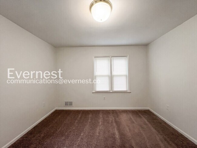 Building Photo - 4-Bed/2-Bath Home with Fenced Yard/ Available Soon!