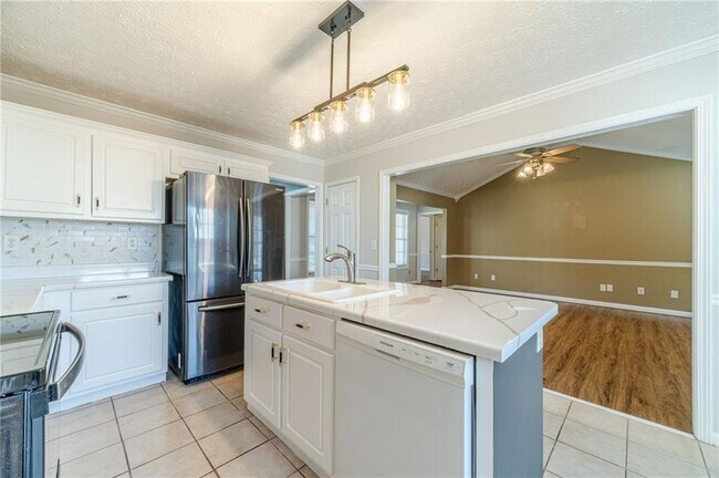 Building Photo - 231 Windermere Dr