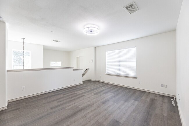 Building Photo - 32506 Rosella Ln