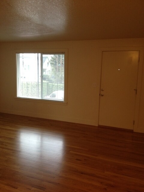 Building Photo - Remodel 1br Fireplace Hardwoods-Great ligh...