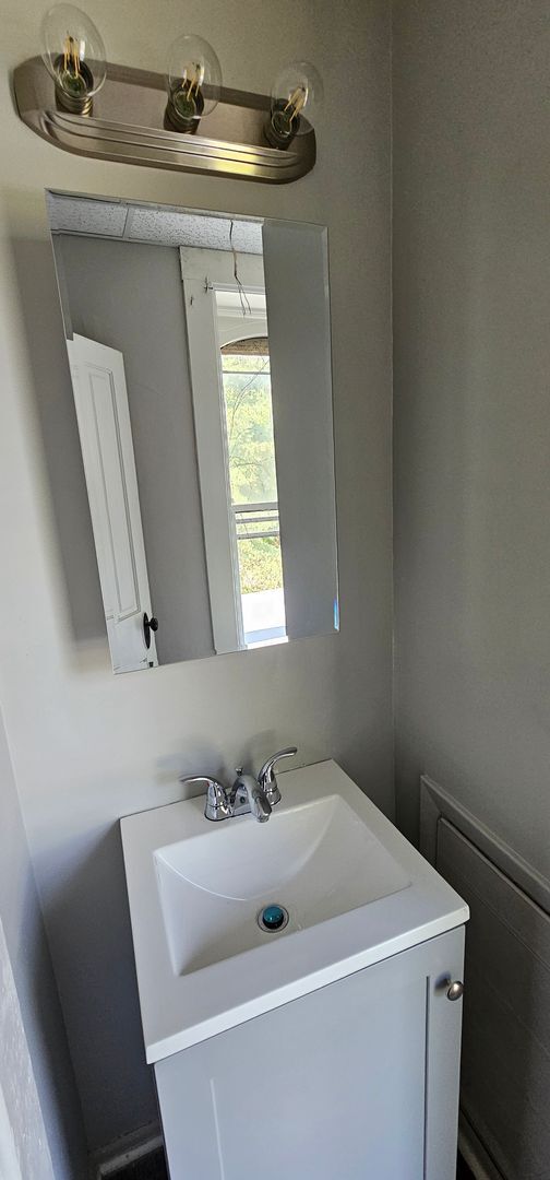 Building Photo - 258 W Third St