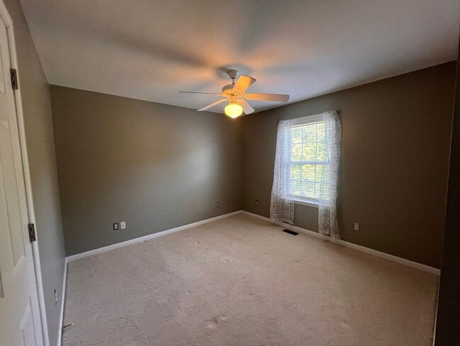 Building Photo - 1093 Wintergreen Ln