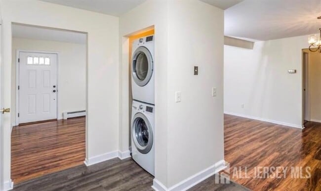 Building Photo - 703 Cricket Ln