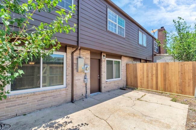 Building Photo - 15616 Weldon Dr