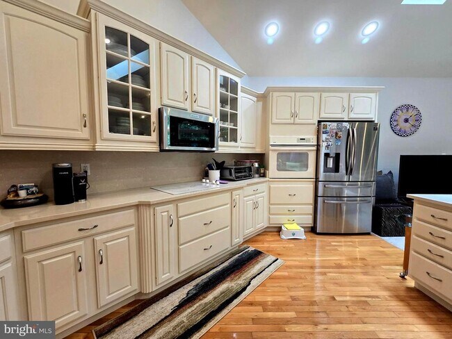 Building Photo - 15401 Jamies Way