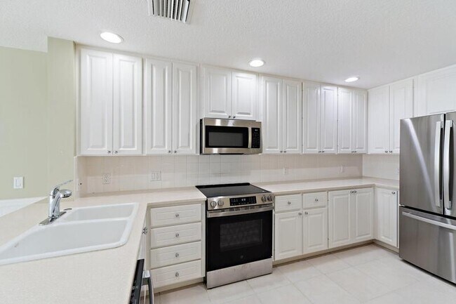 Building Photo - 4526 Illicium Dr