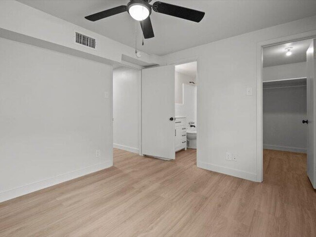 Building Photo - 525 W Houston St