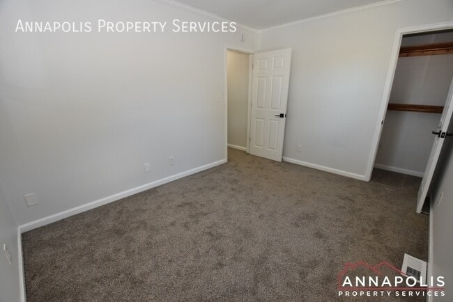 Building Photo - 114 Oakwood Rd