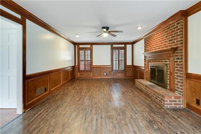 Building Photo - 4711 Nutmeg Way SW