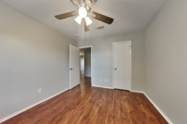 Building Photo - 19538 Shady Bank Dr