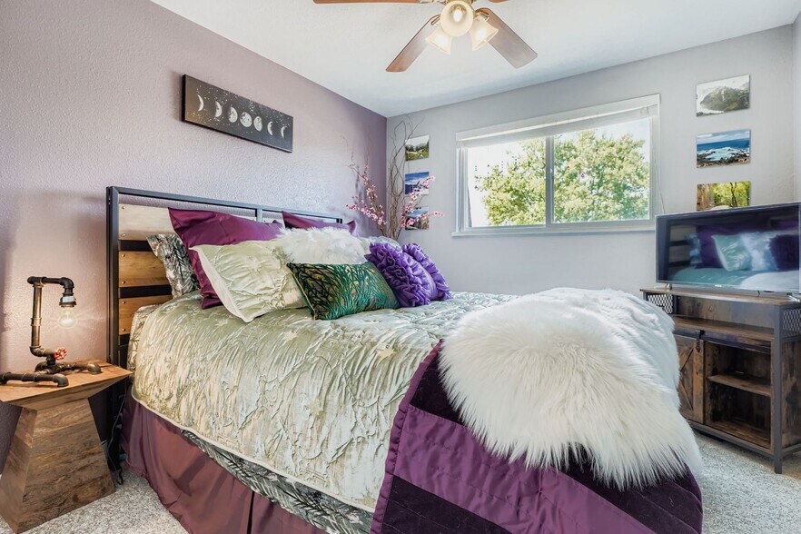 Bedroom - 382 Gladiola St