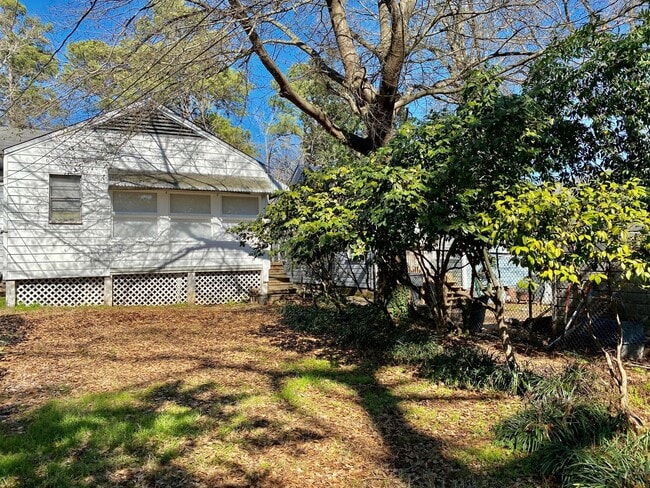 Building Photo - South Highlands Bungalow for Lease | 71104...