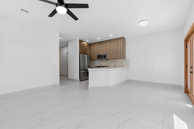 Building Photo - 1409 Emile St