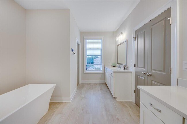 Building Photo - 306 Burgess Walk