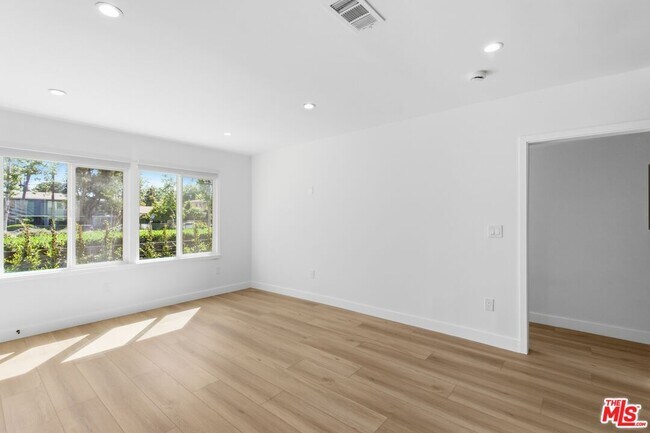 Building Photo - 11671 Chandler Blvd