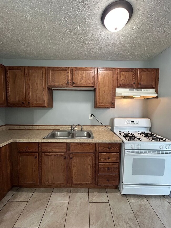 Building Photo - Private Entry, Cozy Comfort – 1 Bedroom, 1 Bathroom Home-Style Apartment