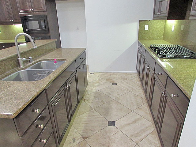 Building Photo - Warm and cozy 4 bedroom 2 bath home in bea...