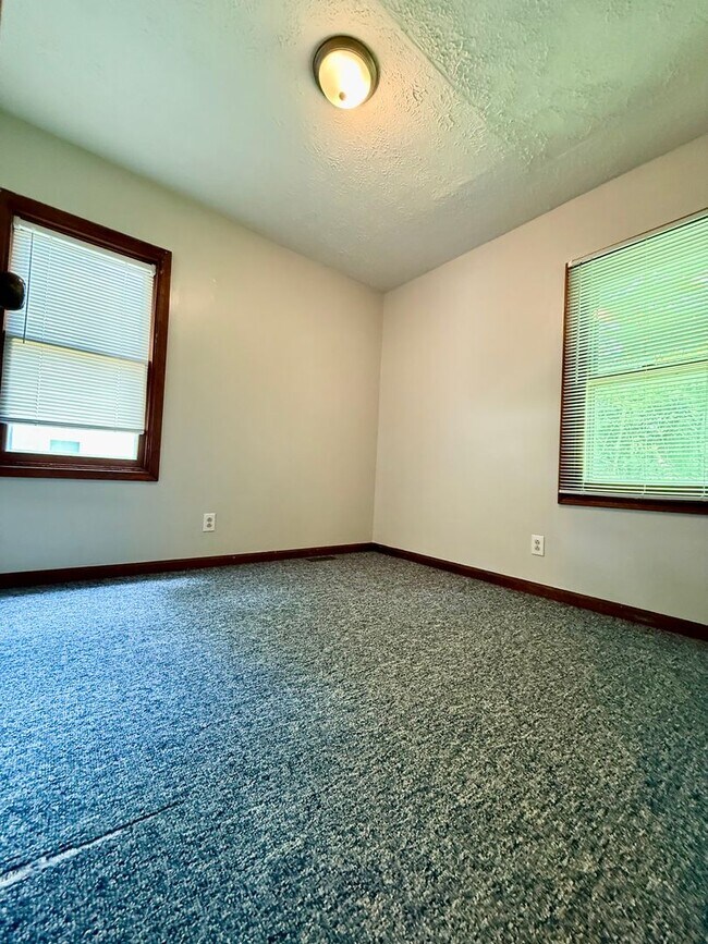 Building Photo - 111 E Wylie St