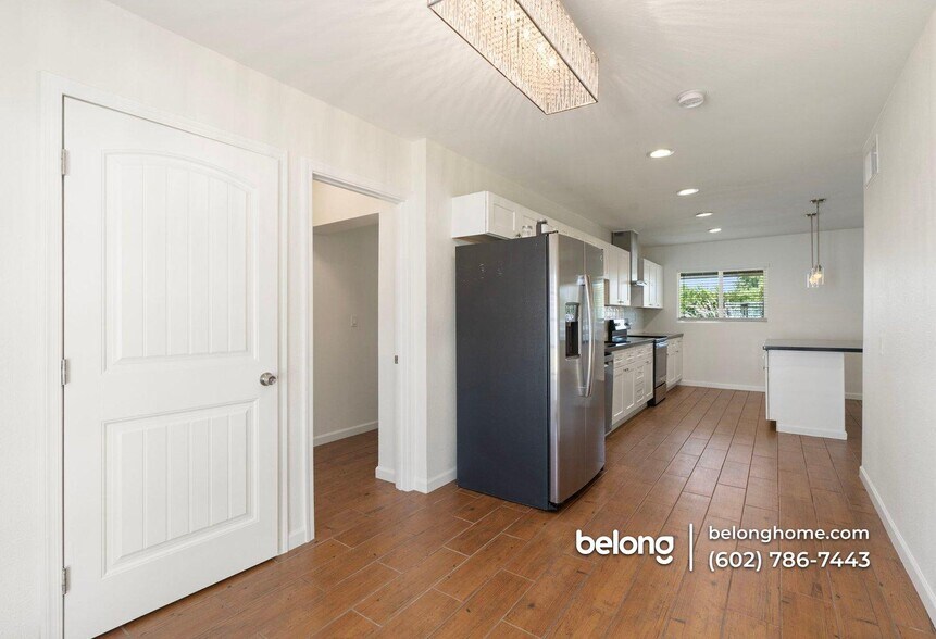 Building Photo - 3313 N 43rd Pl