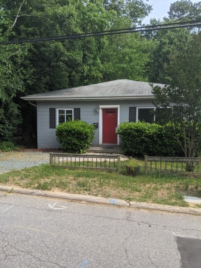 Primary Photo - 105 W Longview St